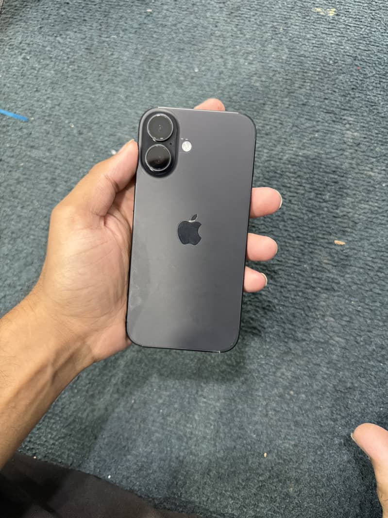 Apple iPhone 16 0