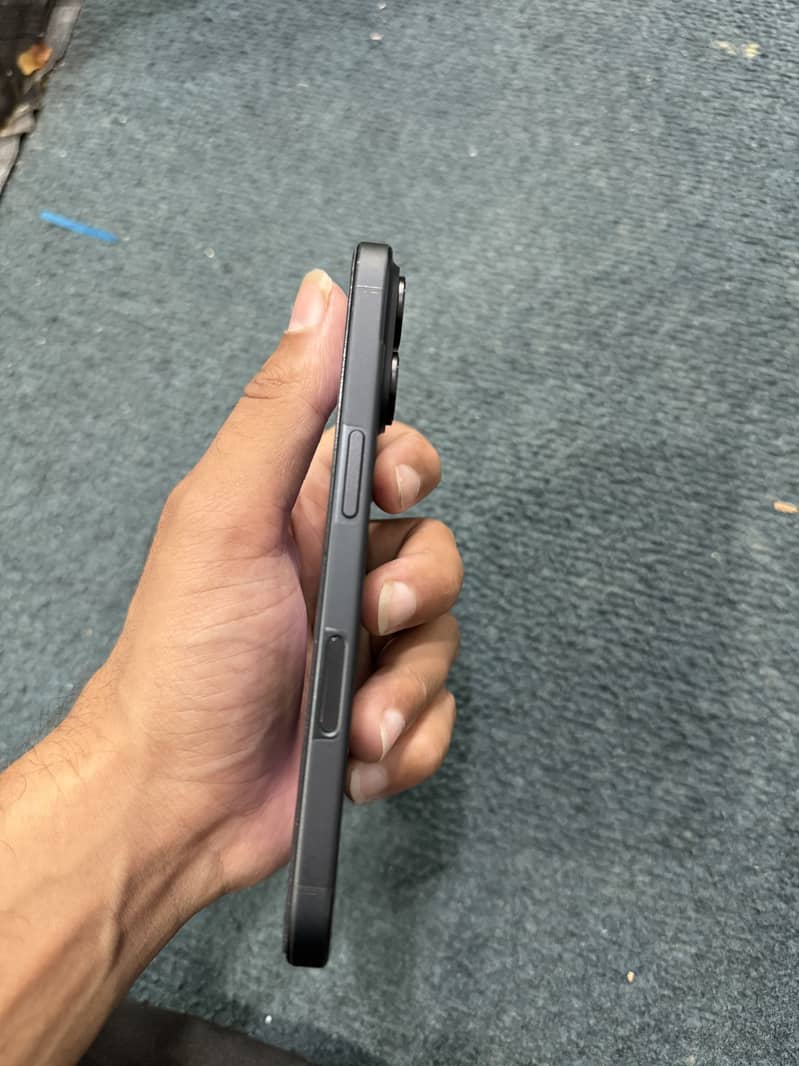 Apple iPhone 16 3