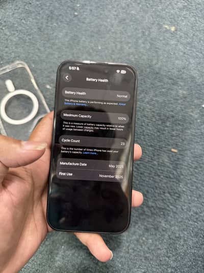 Apple iPhone 16