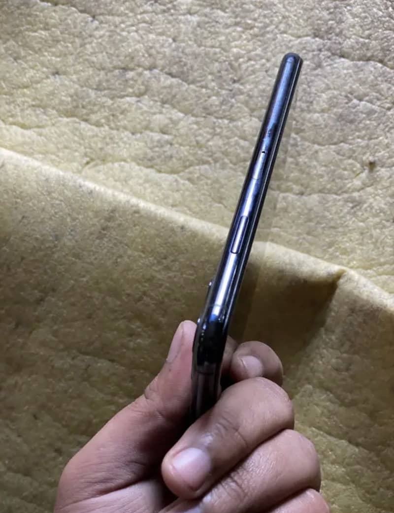 Apple iPhone 11 Pro Max 3