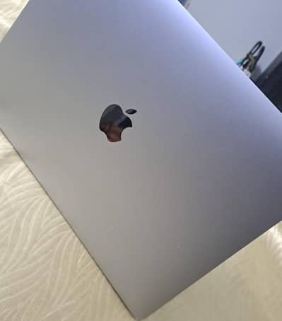 Macbook | 2019 | 512 | 14inch | TouchBar | SILVER grey