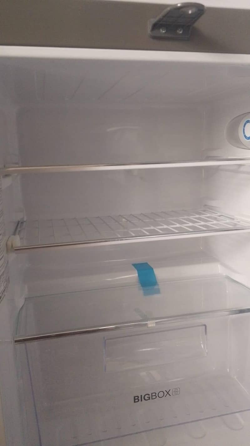 REFRIGERATOR 2