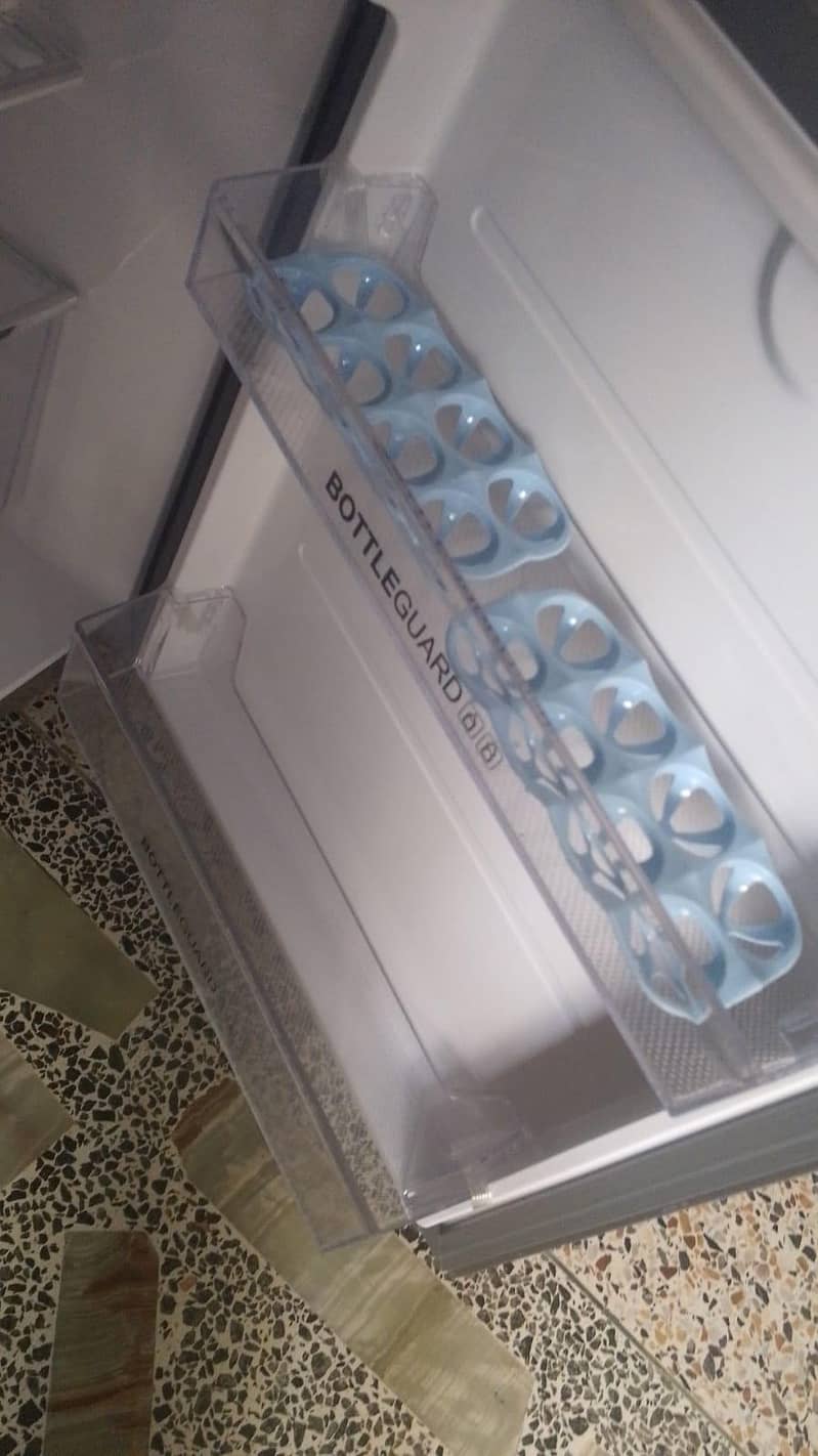 REFRIGERATOR 4
