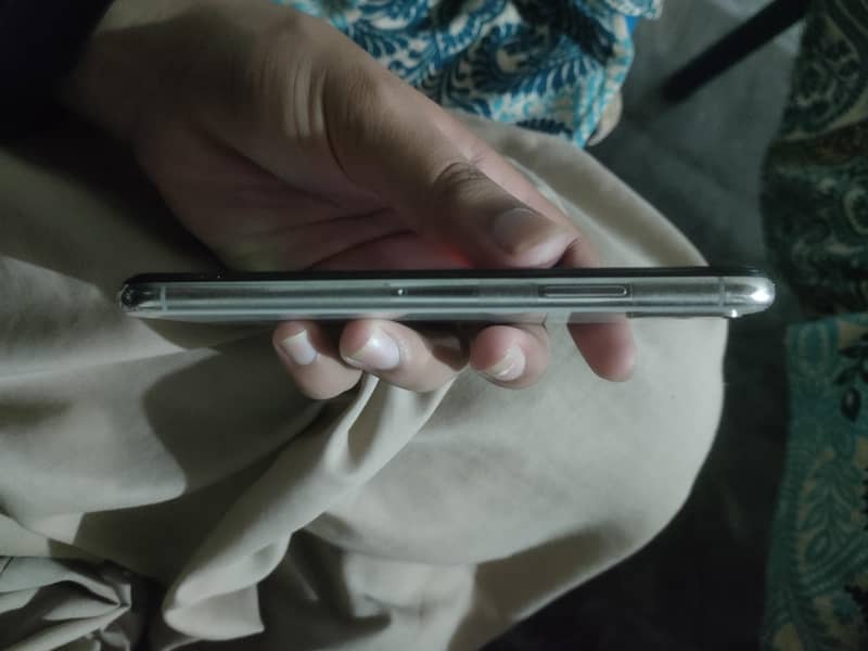 Apple iPhone X 3