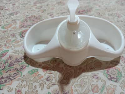 Soap Dispenser with Double Sponge Holder – Good Condition