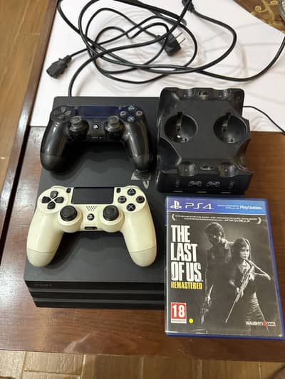 Playstation 4 pro 1 TB with complete box read description