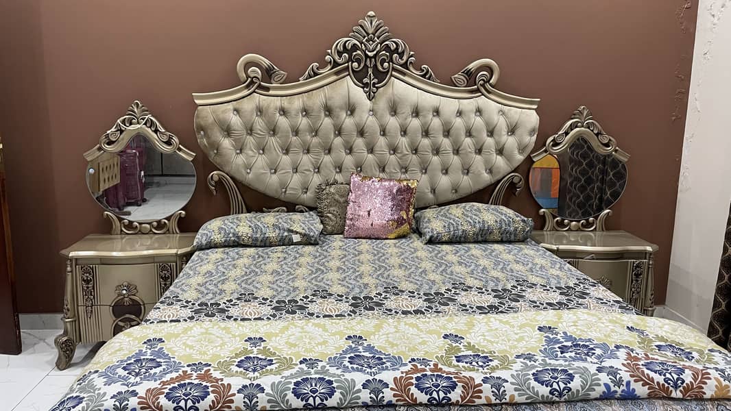 Bed with side tables 3