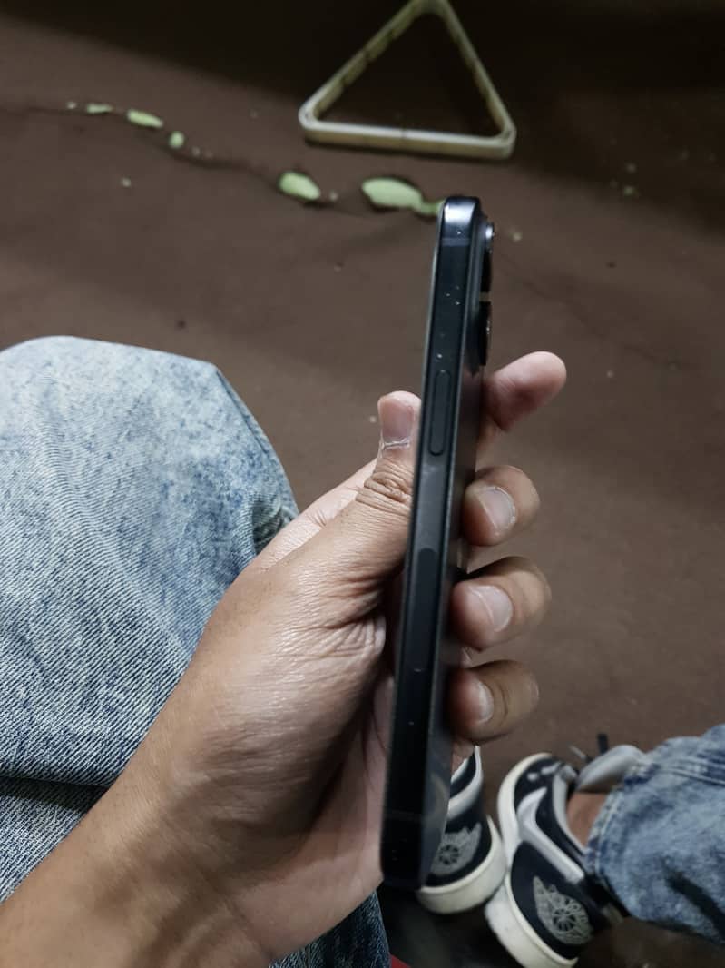 Apple iPhone 15 3