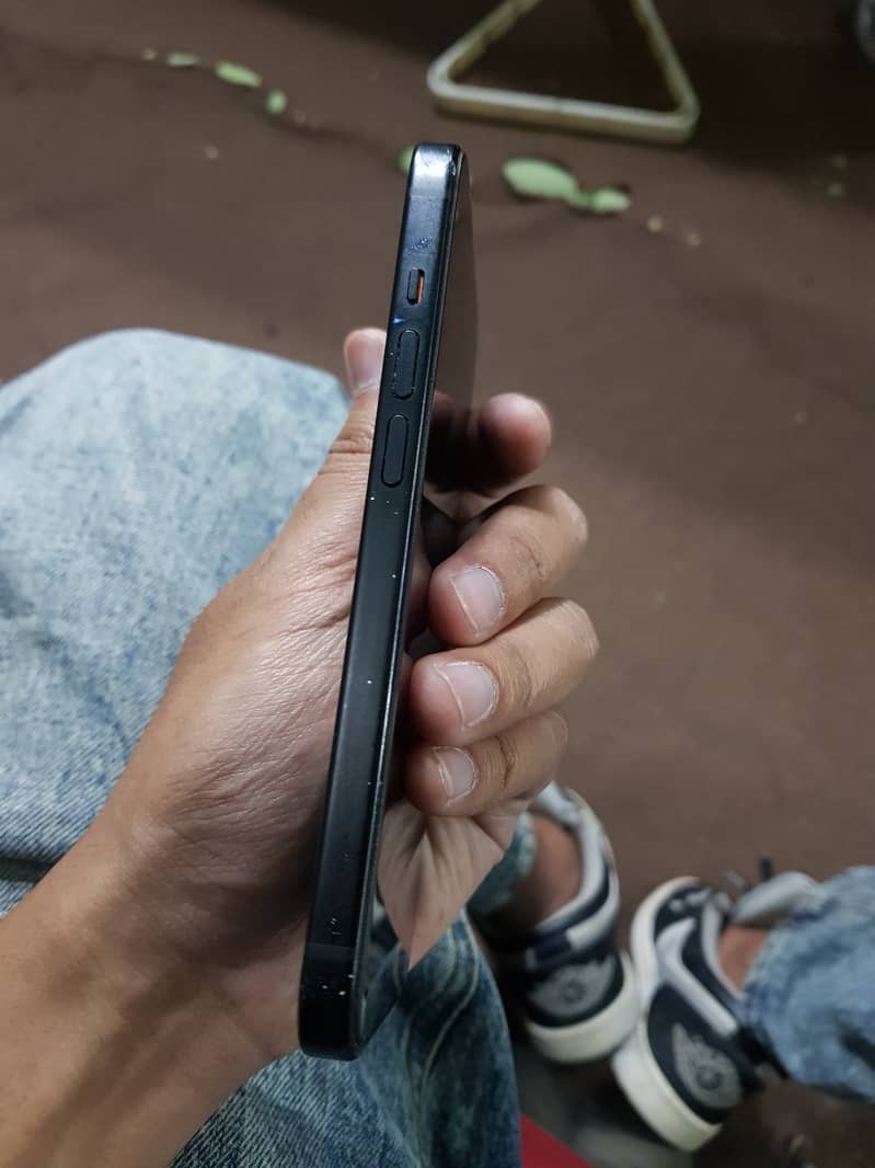 Apple iPhone 15 4
