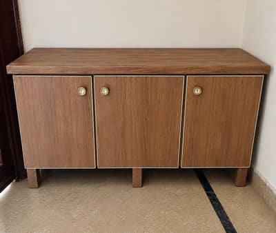 3 door cabinet table  length and width 6/3.3