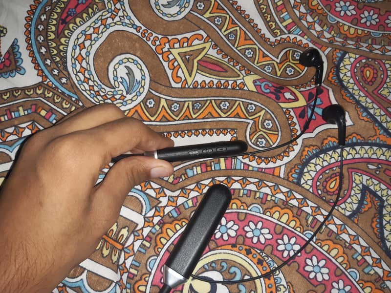 Bluetooth Headset 1