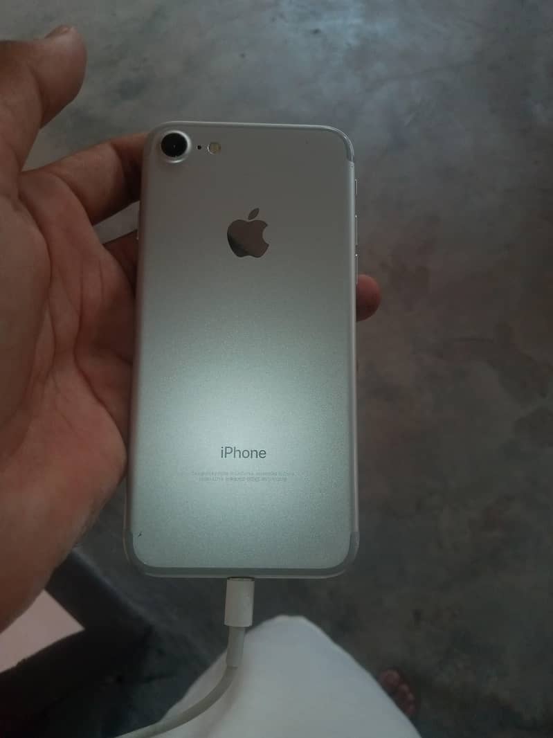 Apple iPhone 7 1