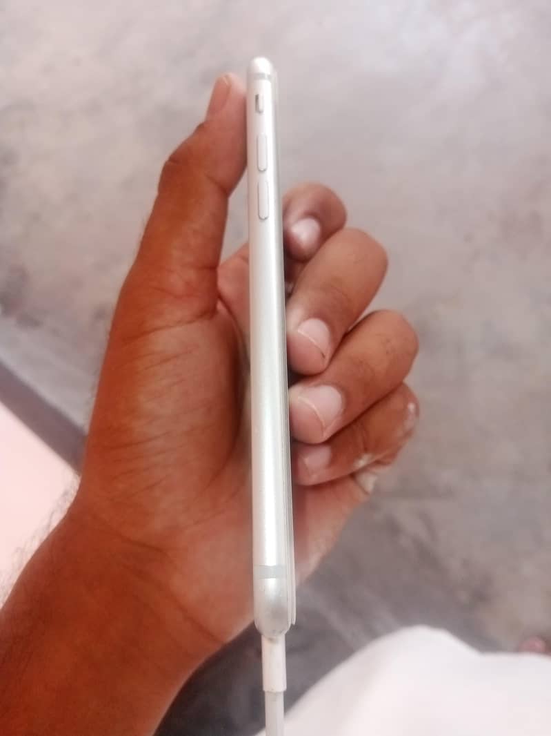 Apple iPhone 7 2