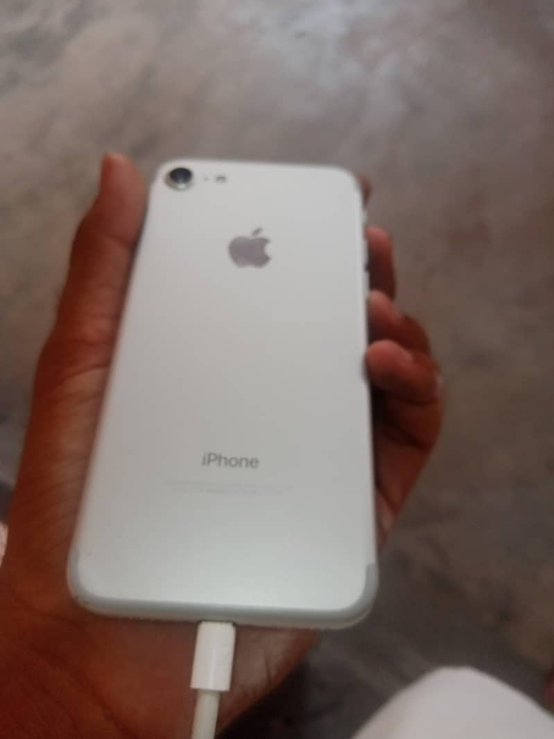 Apple iPhone 7 4