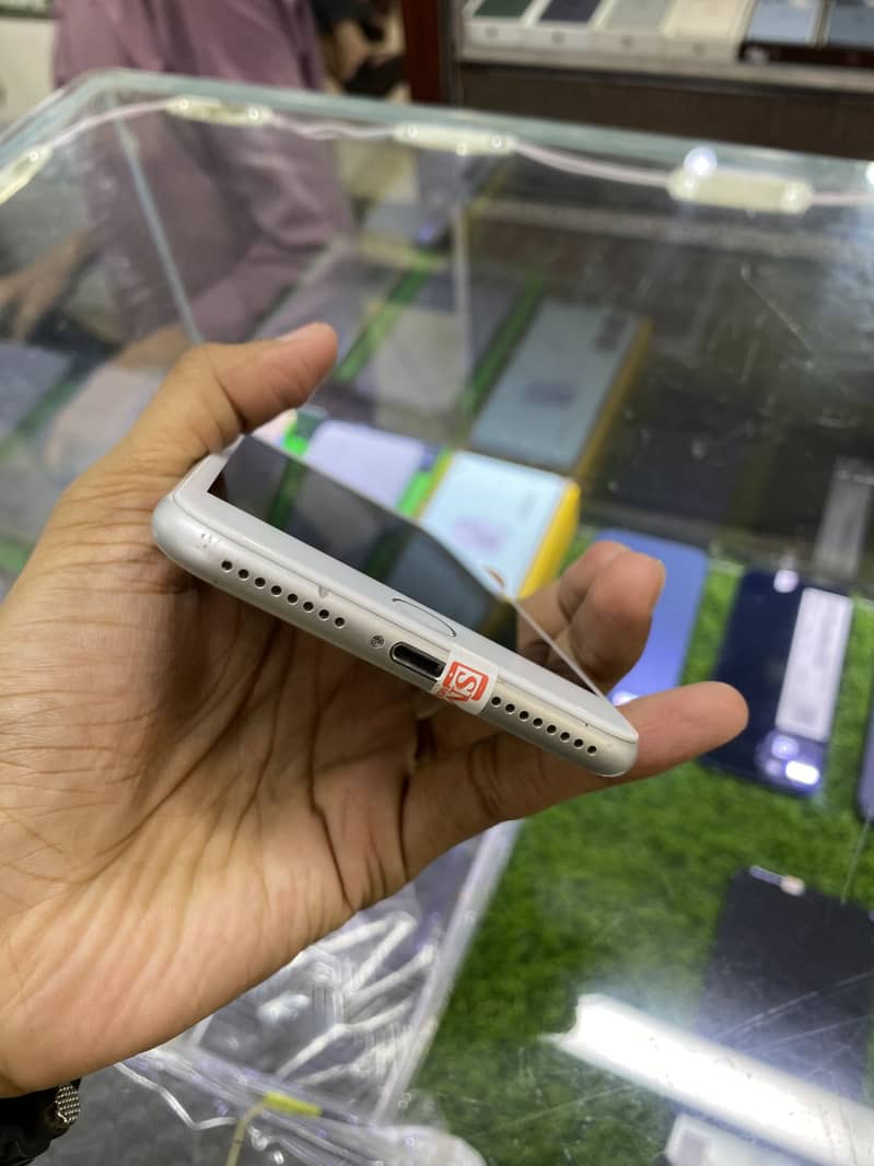 Apple iPhone 8 Plus 2