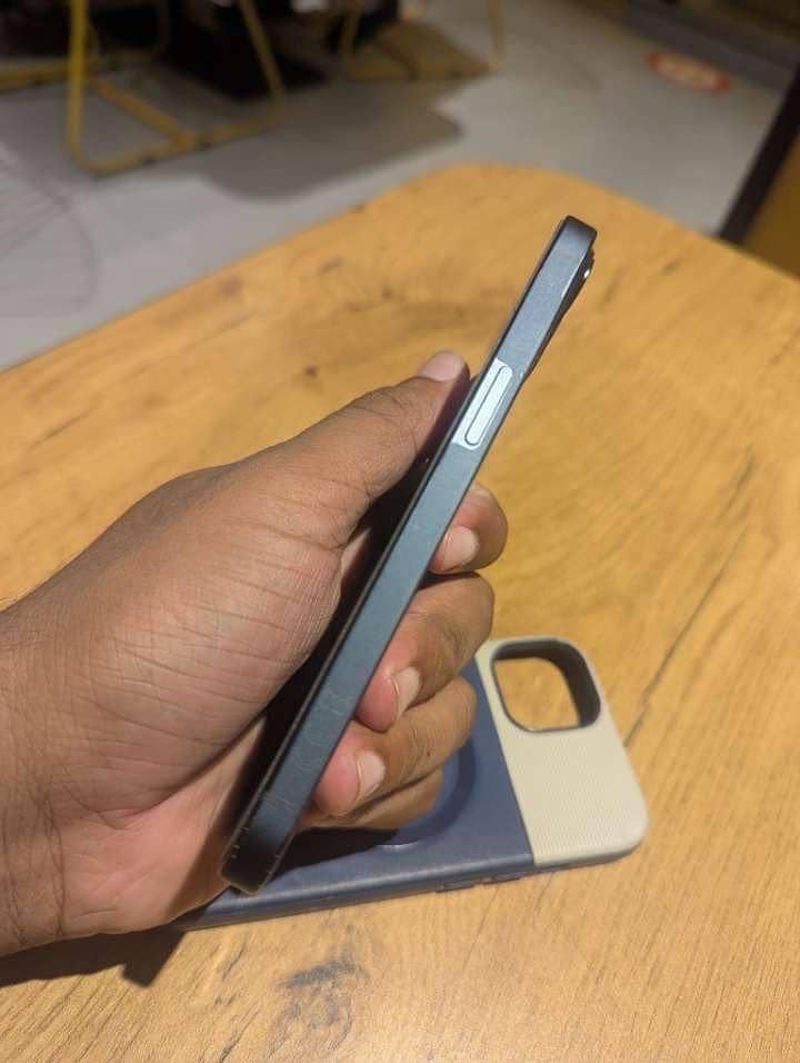Apple iPhone 13 2