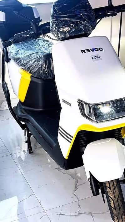 REVOO A/12 WITH BOX 0325/8900004