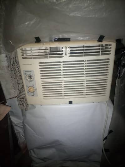 window WC 0.5 ton all ok