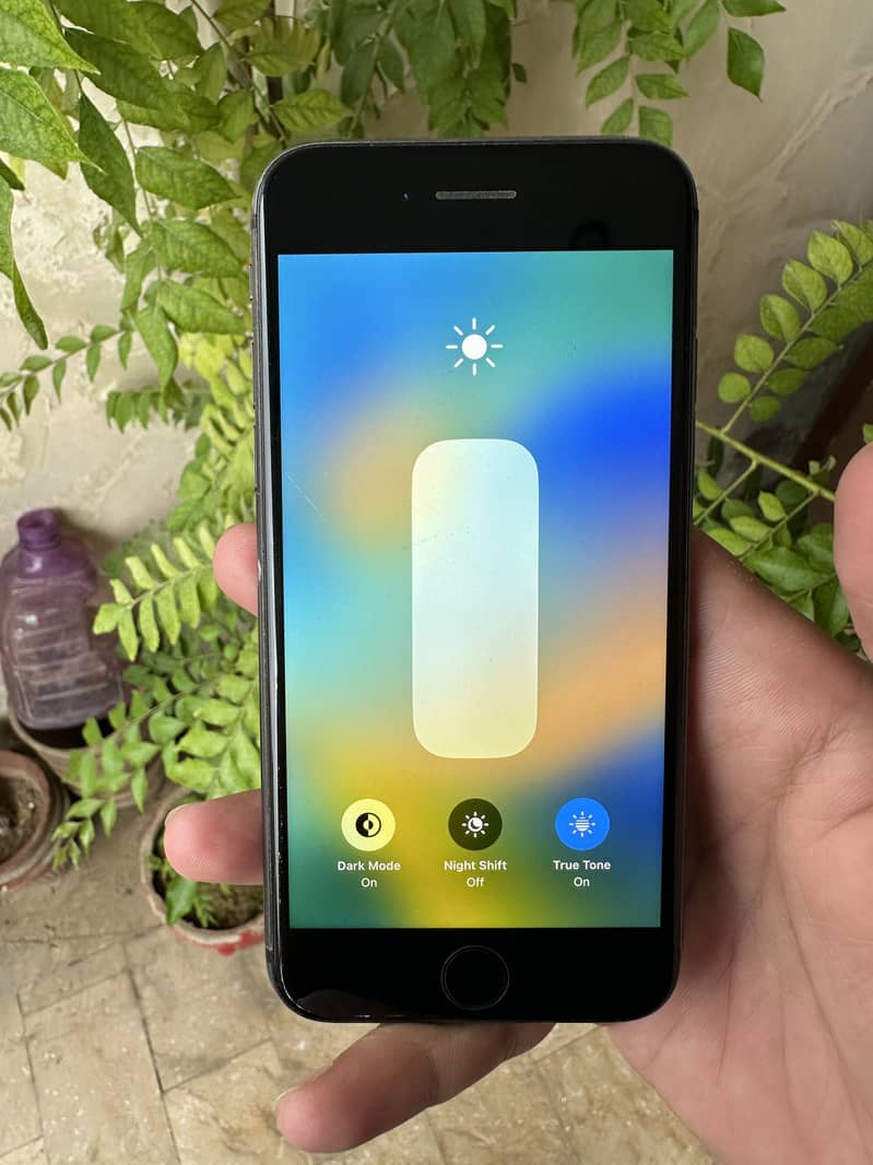 Apple iPhone 8 1