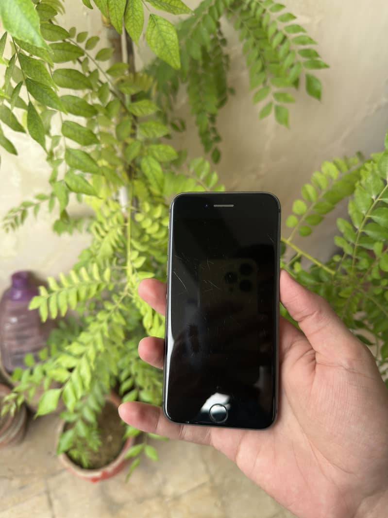 Apple iPhone 8 4