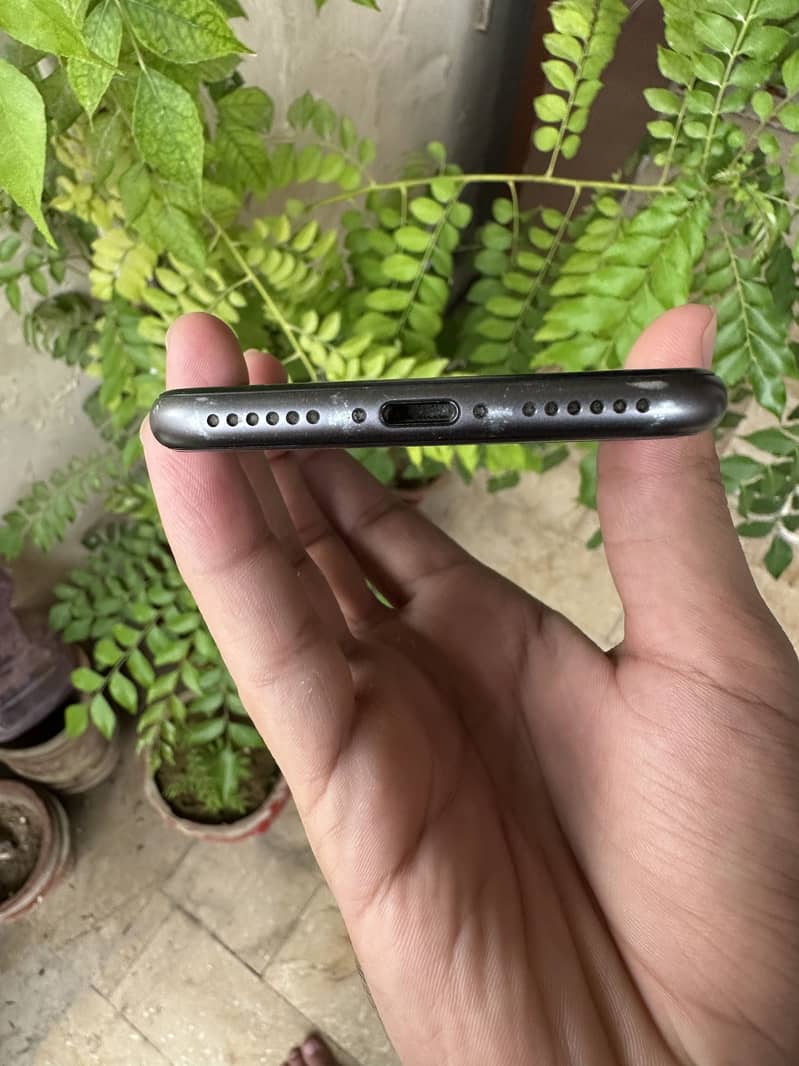 Apple iPhone 8 5