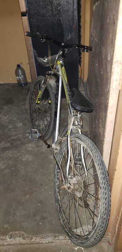 best  cycle condition 10 by 9 gears bhi hai