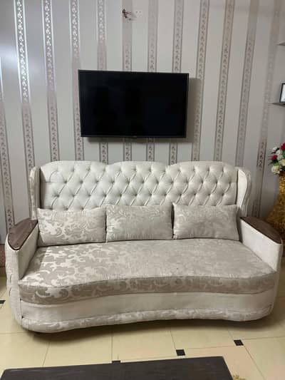 7 seater beautiful design sofa in amazing condition