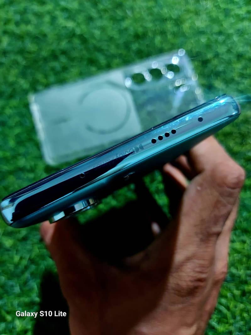 Tecno CAMON 40 1