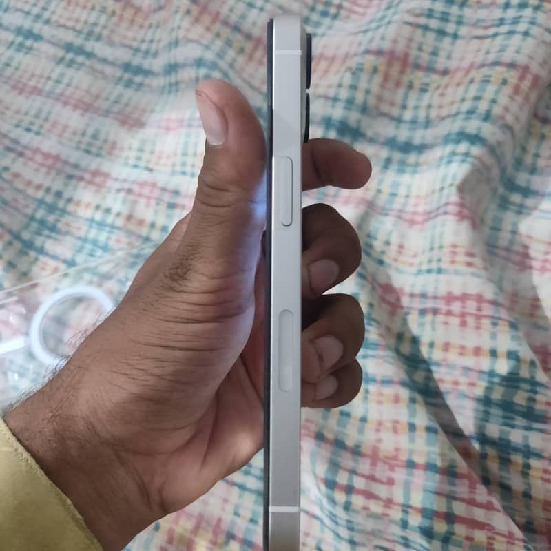 Apple iPhone 13 3