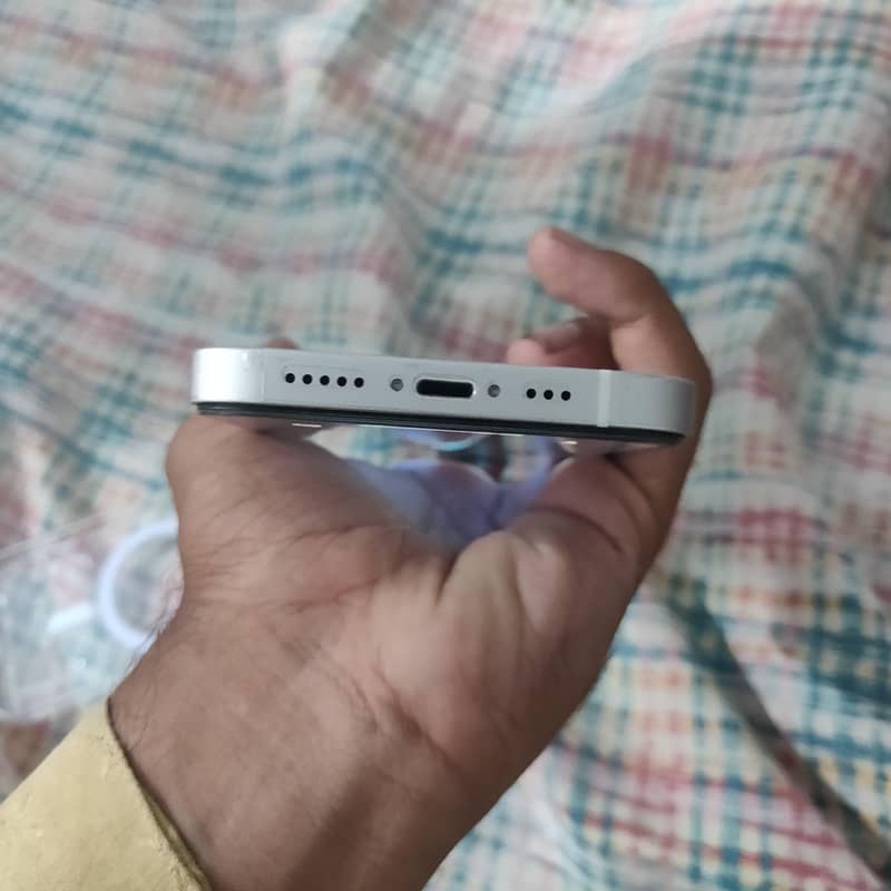 Apple iPhone 13 4