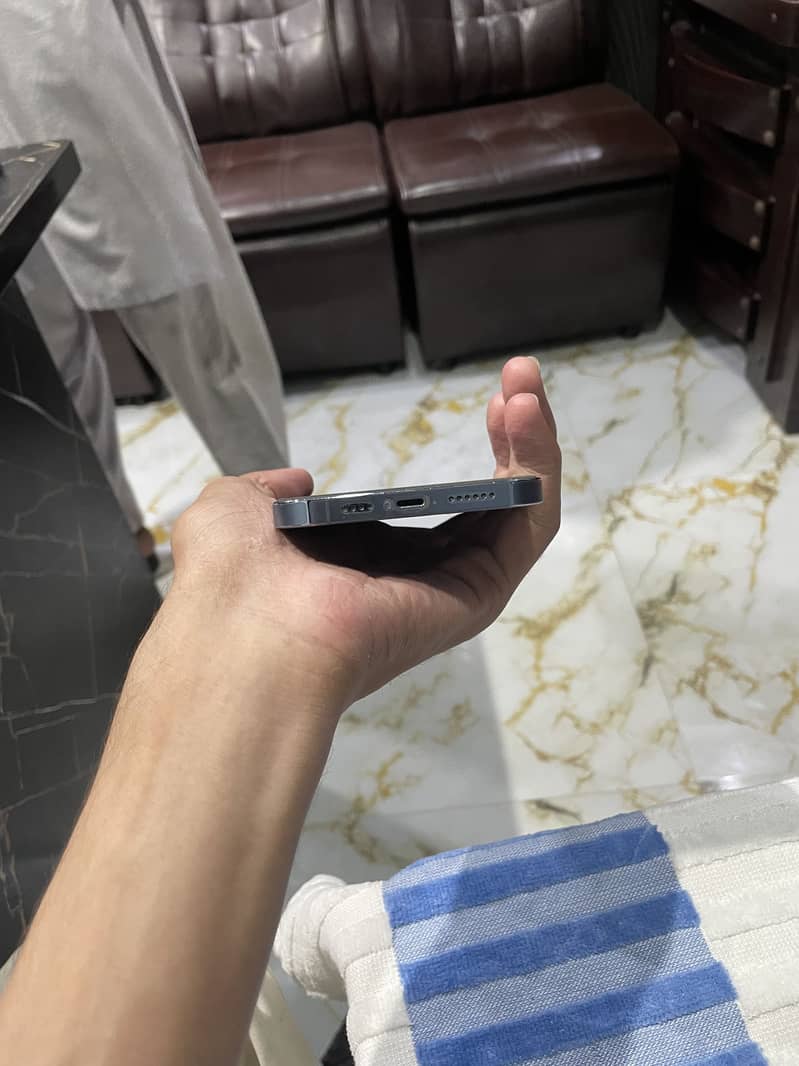 Apple iPhone 13 Pro Max 4