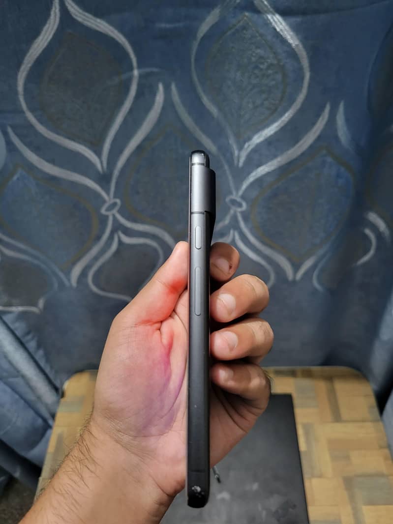 Google Pixel 8 4