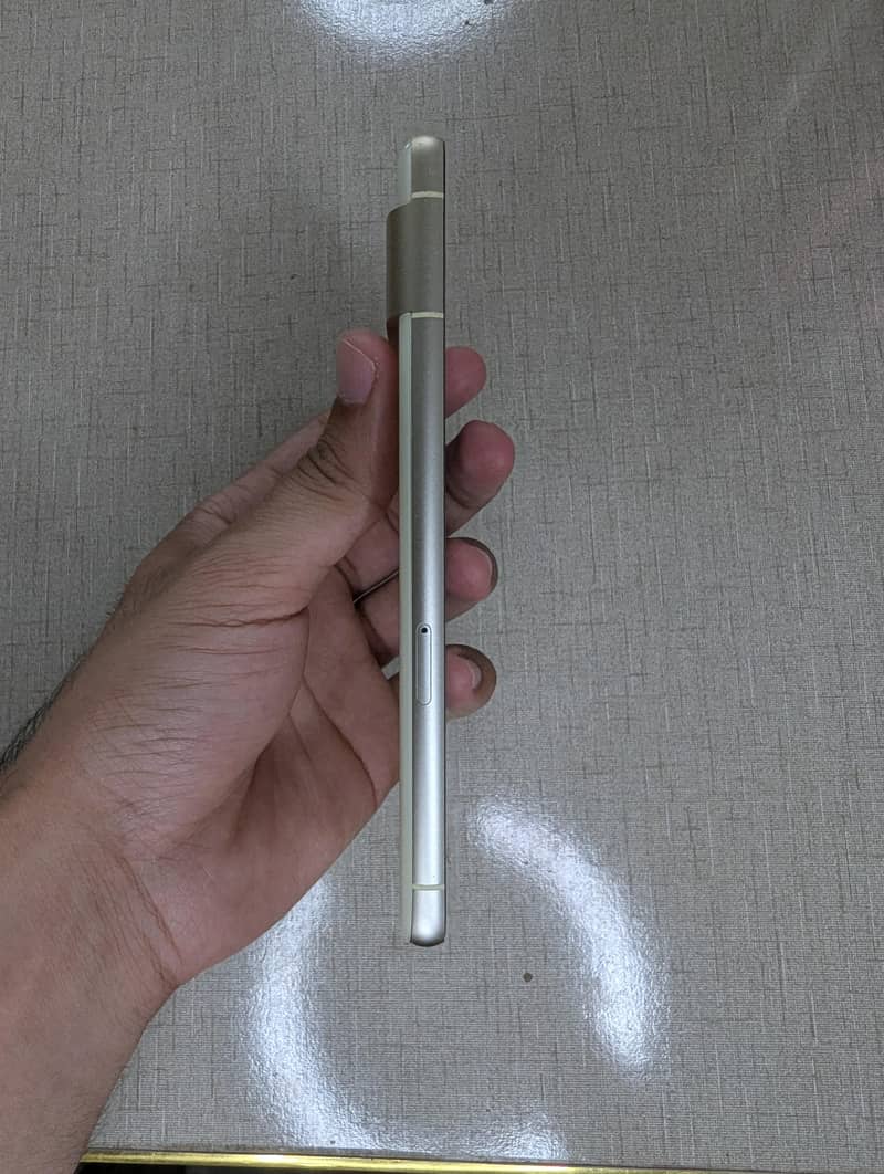 Google Pixel 7 4