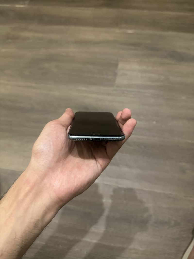 Apple iPhone 7 1