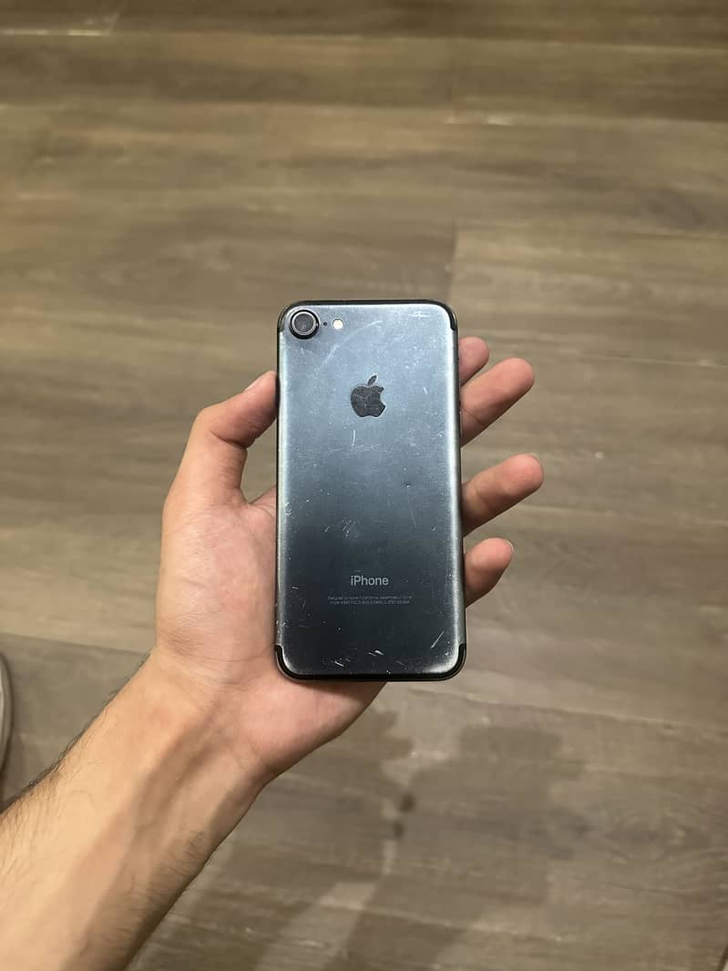Apple iPhone 7 3