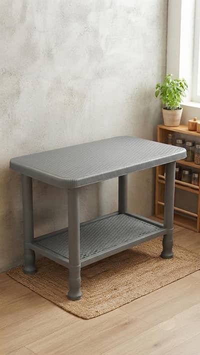 Sturdy 2-Tier Plastic Utility Table – Excellent Condition