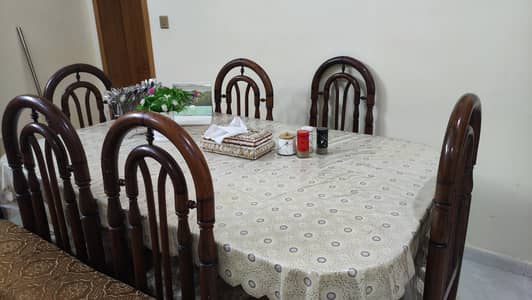 Free dining table