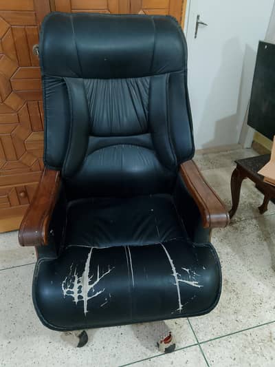 Executive chair for sale at very reasonable price.