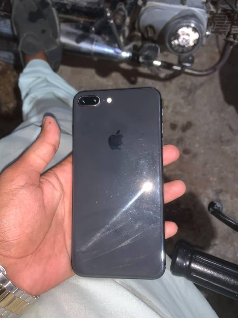 Apple iPhone 8 Plus 0