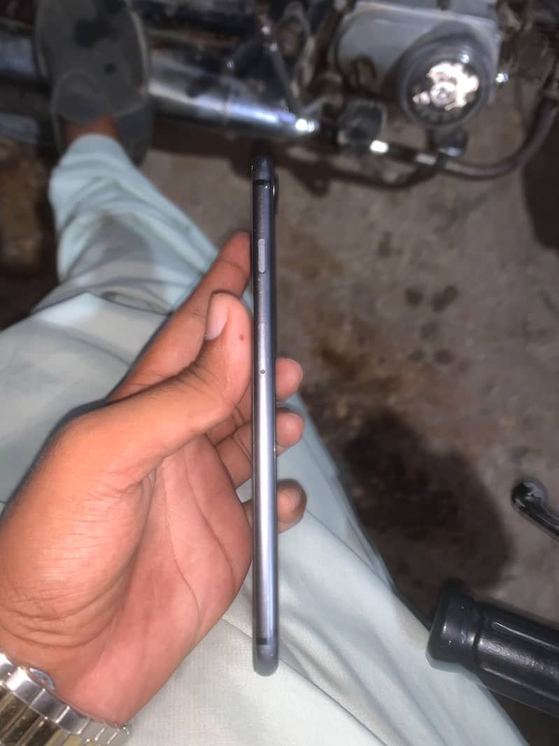 Apple iPhone 8 Plus 1