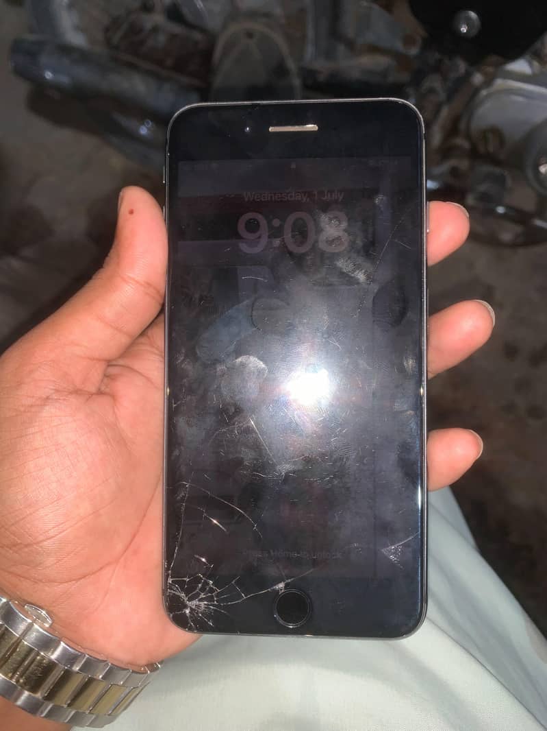 Apple iPhone 8 Plus 4