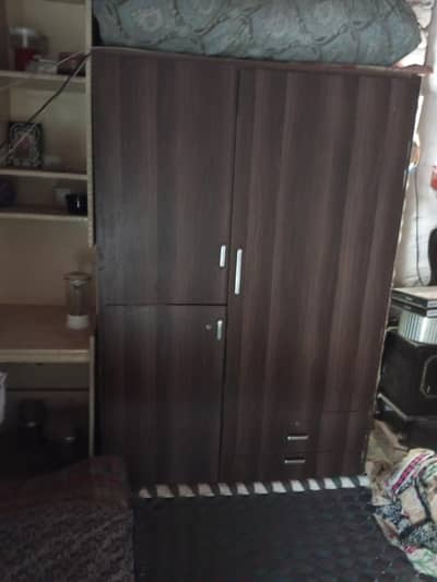good condition  saif almari 7 x 5 fot