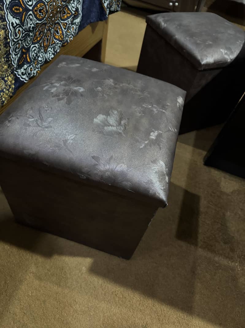Coffee table with 4 stools 3
