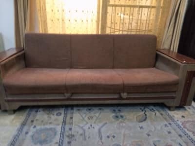 Sofa combed very good in condition urgently sale