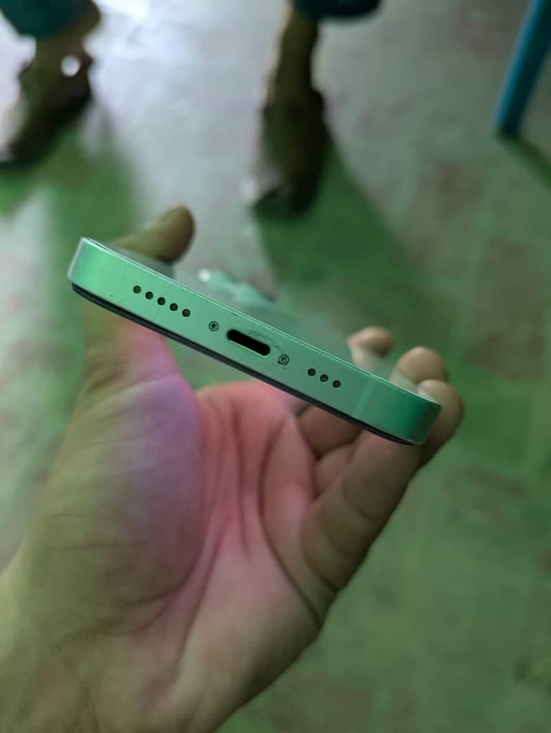 Apple iPhone 14 3