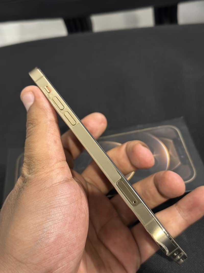Apple iPhone 12 Pro 2