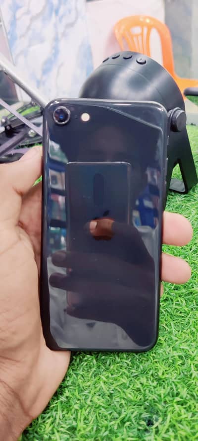 Apple iPhone SE