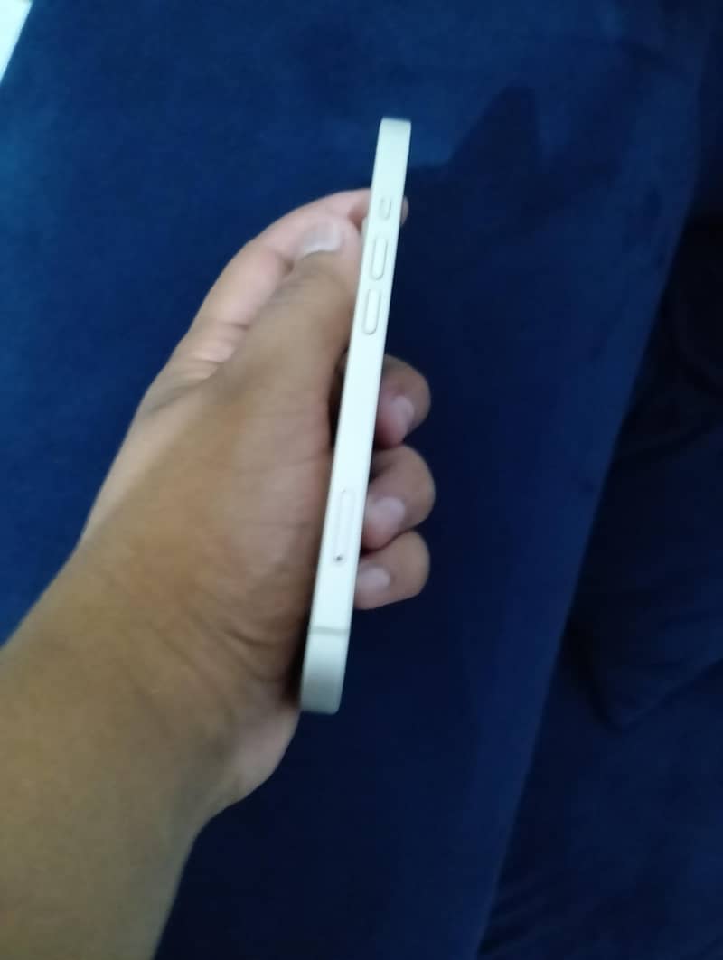 Apple iPhone 13 2