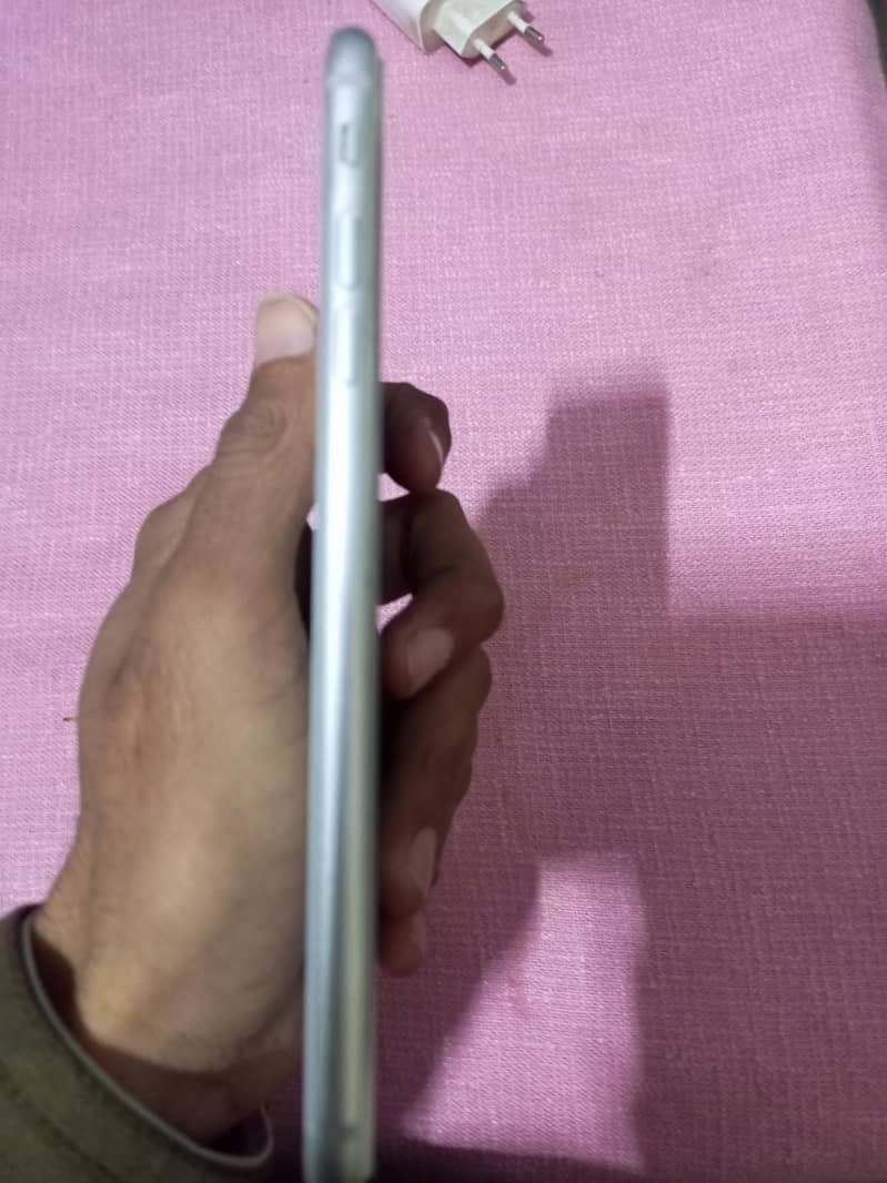 Apple iPhone 8 Plus 3