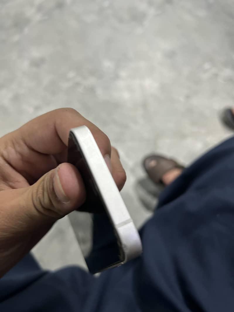 Apple iPhone 12 mini 4